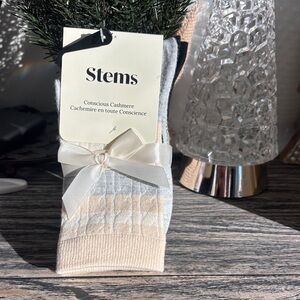 stem 2pk Cashmere Blend Socks in Cream and White
